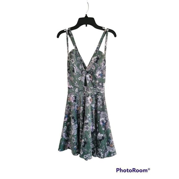 Bebe Criss Cross Back Flares Floral Dress 0 - Picture 7 of 9